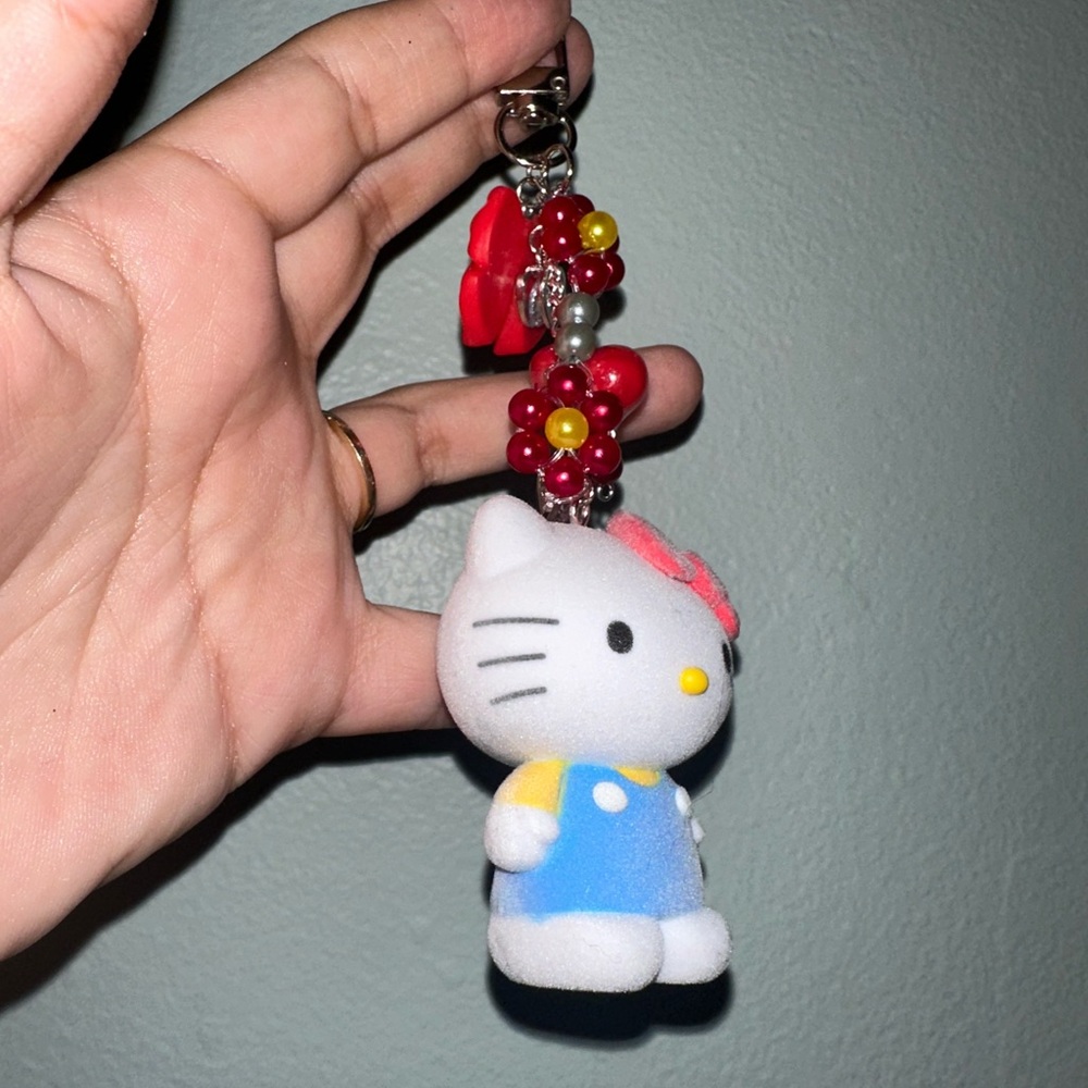 Hello Kitty Keychain - Picture 4 of 6